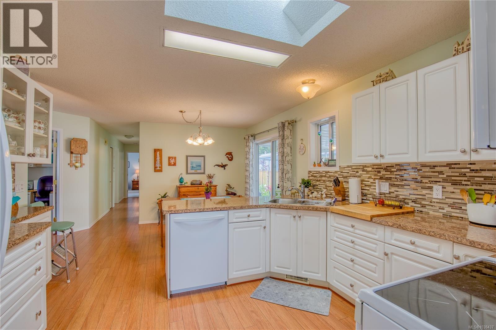 3896 King Arthur Dr - 9
