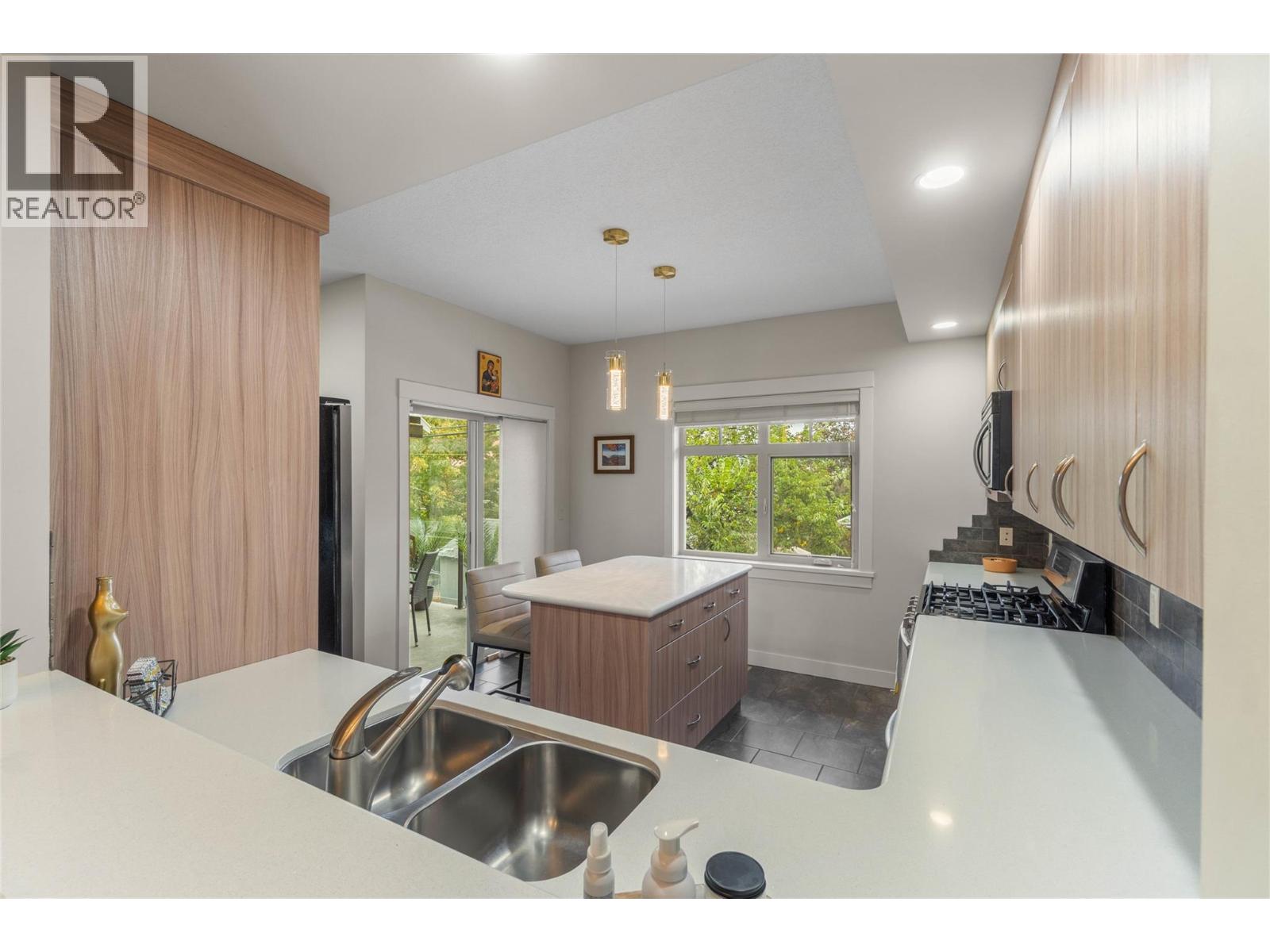 #10 576 NICOLA Street - 5