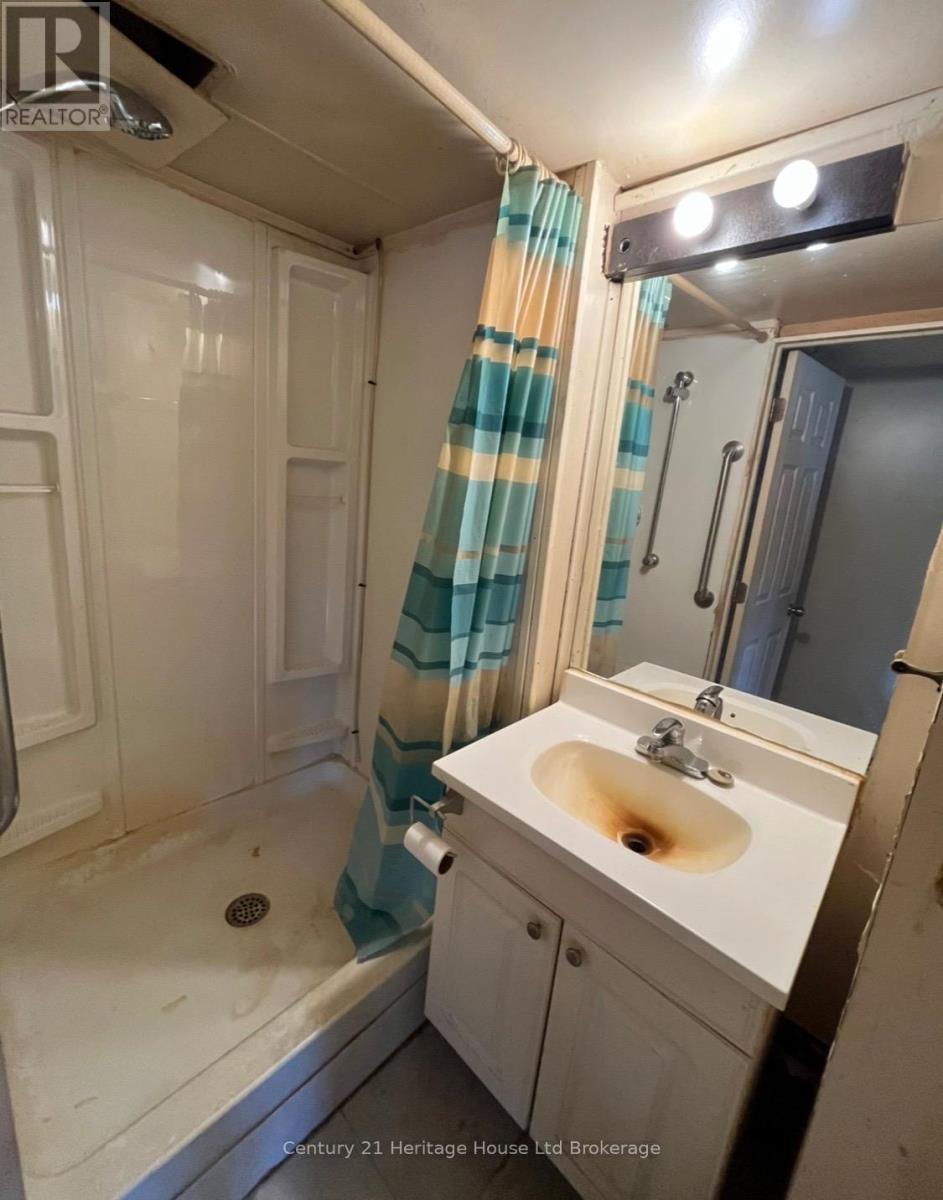 5 HILLCREST - 596101 OXFORD 59 HIGHWAY - 17