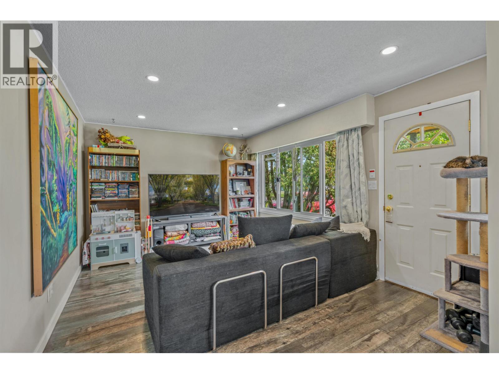 393 IRWIN STREET - 4