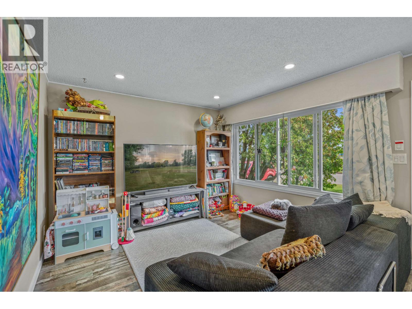393 IRWIN STREET - 5