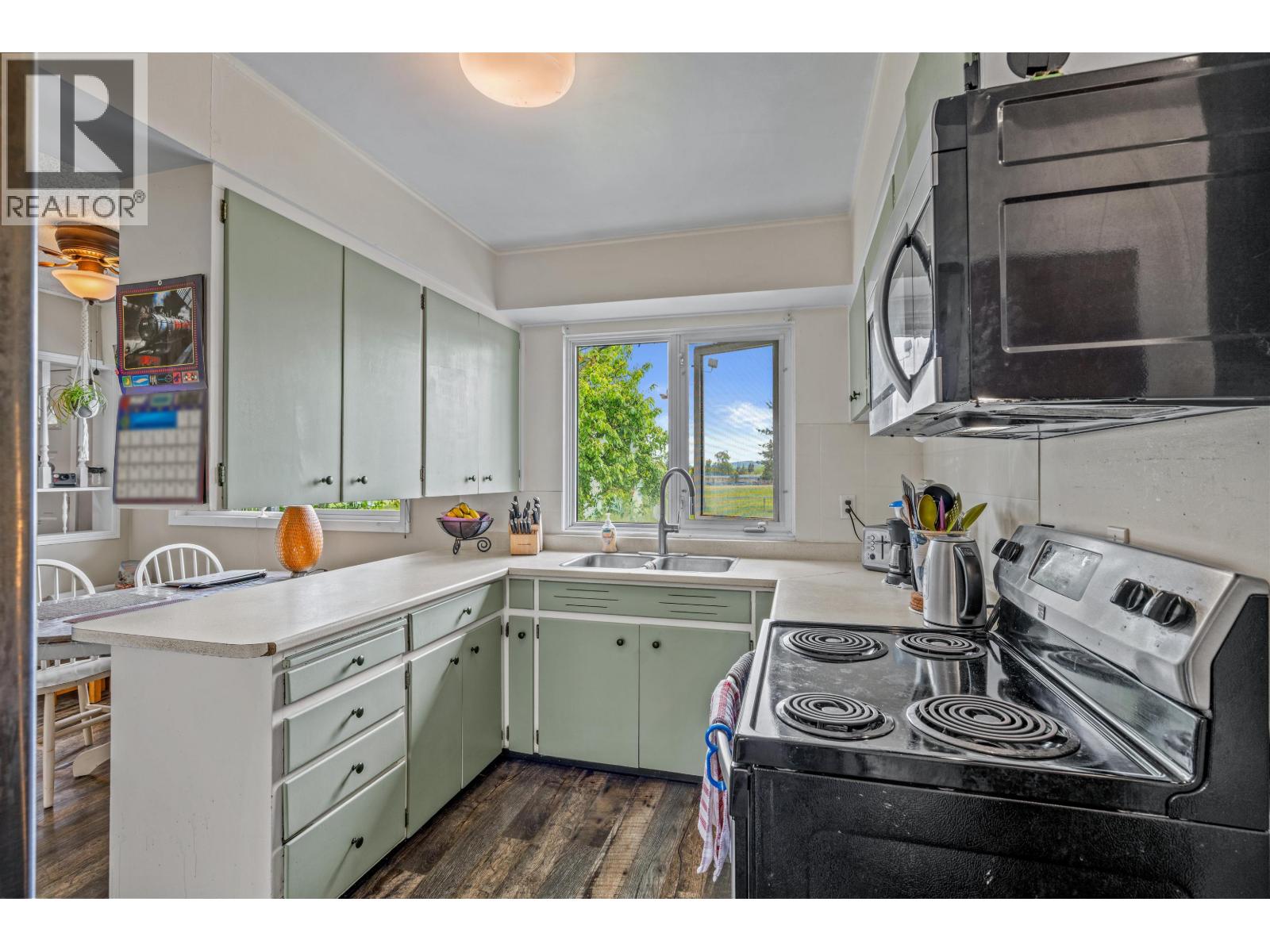 393 IRWIN STREET - 6