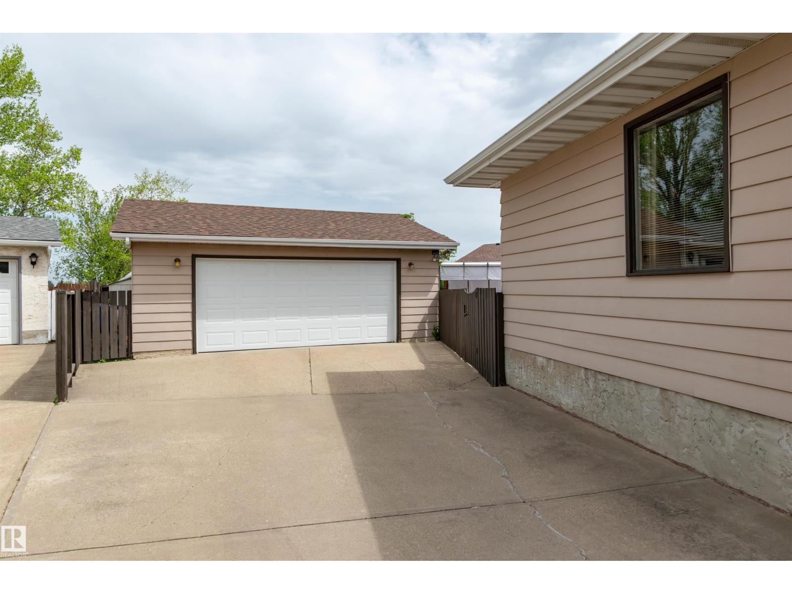 15811 119 ST NW - 28