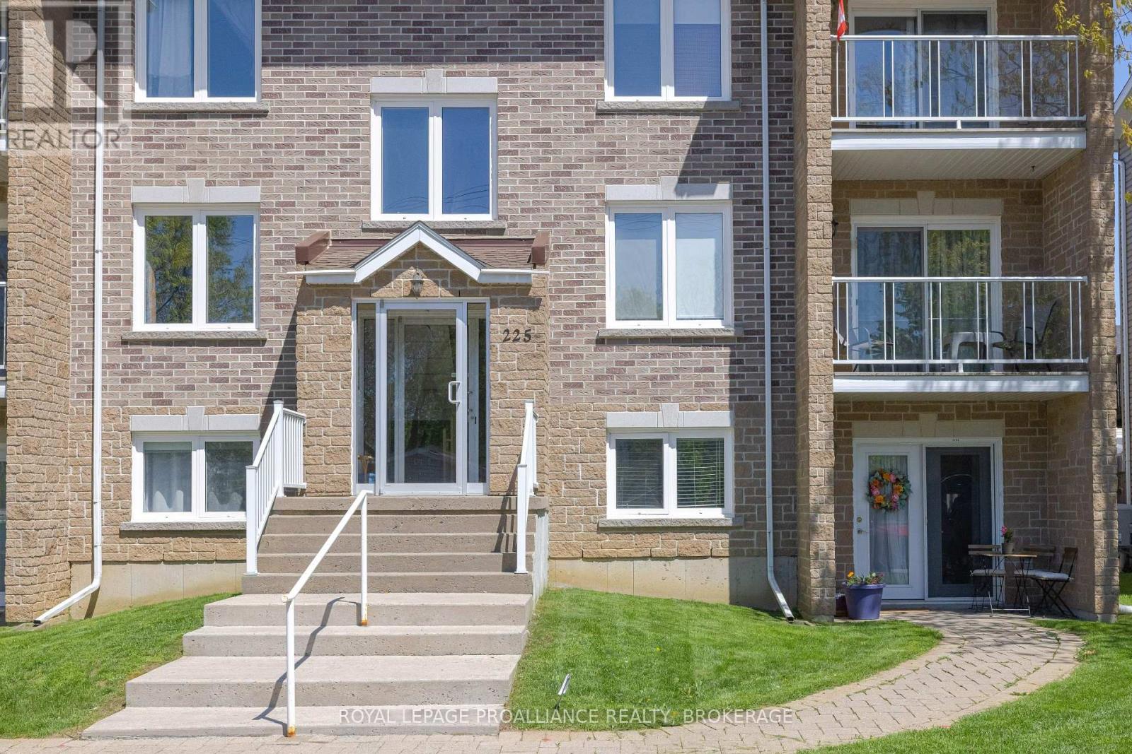#2104 225 OAK STREET - 1