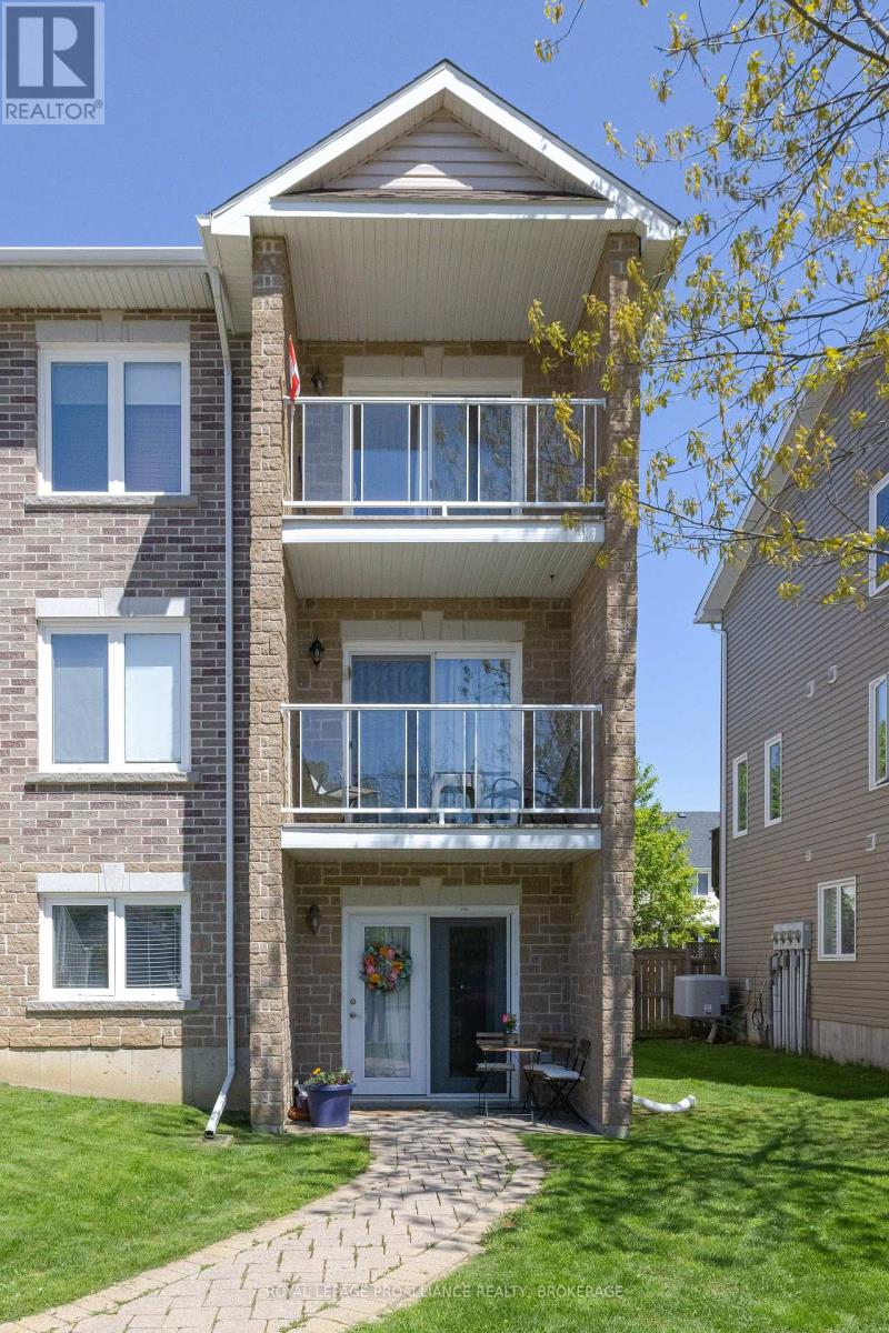 #2104 225 OAK STREET - 3