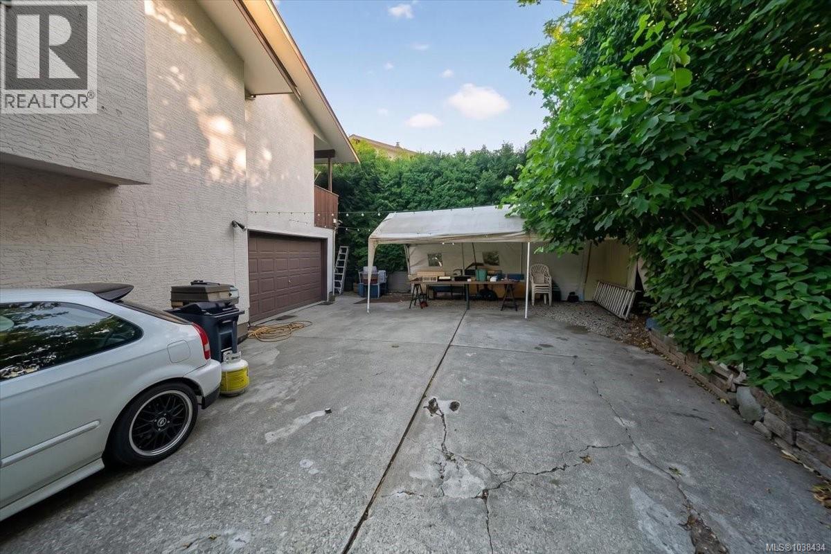 891 Admirals Rd - 35