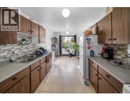 891 Admirals Rd, Esquimalt, BC V9A2P1 Photo 14