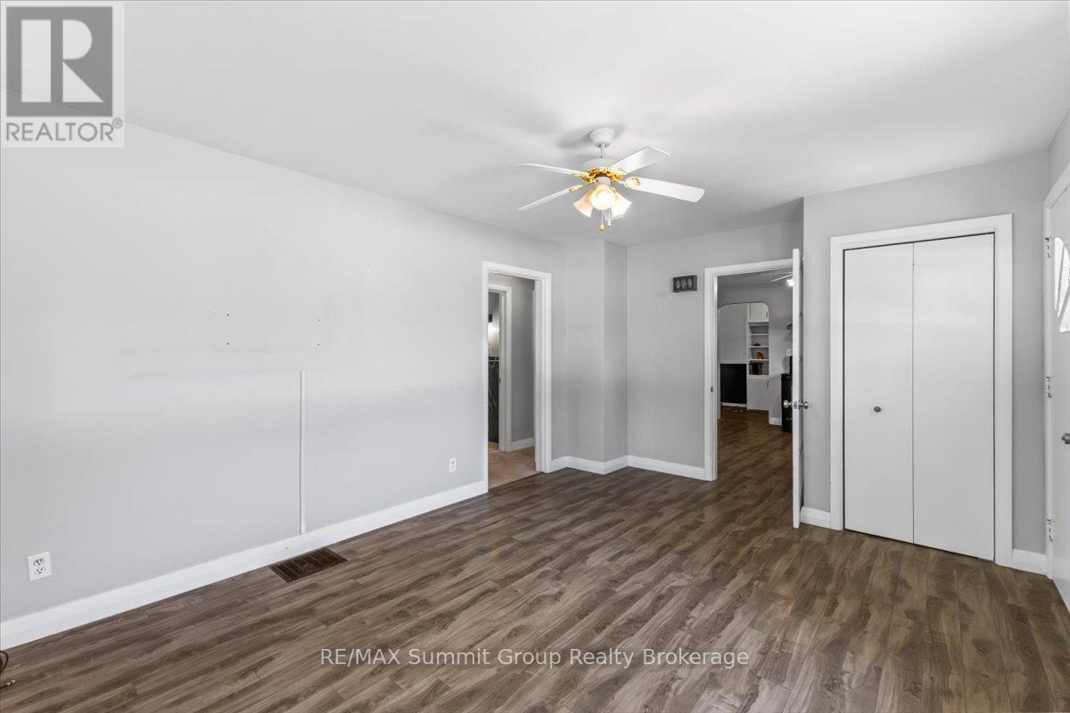 162 MAIN STREET E - 5