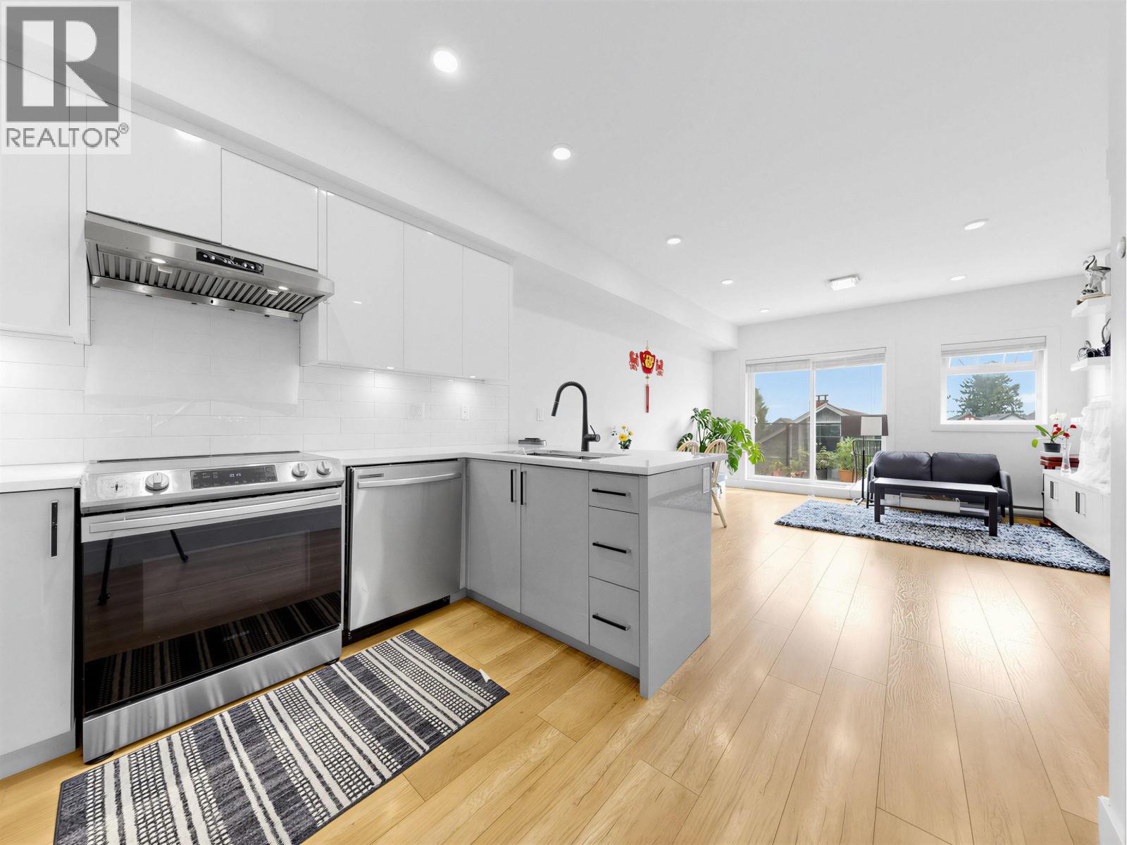 15 6288 BERESFORD STREET, Burnaby