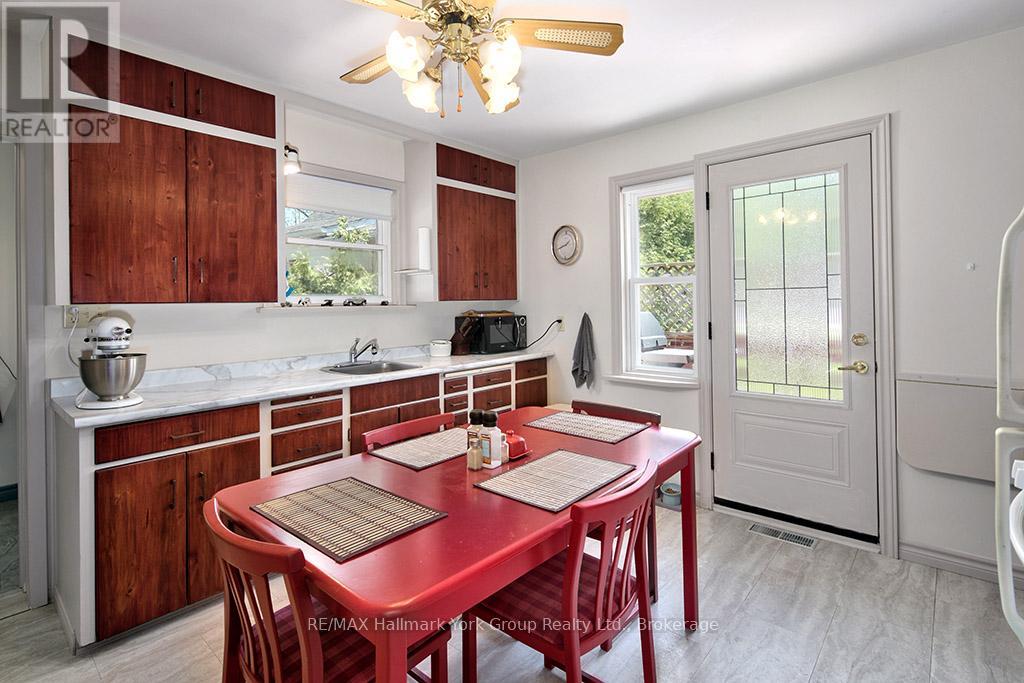 88 GRAY AVENUE - 10