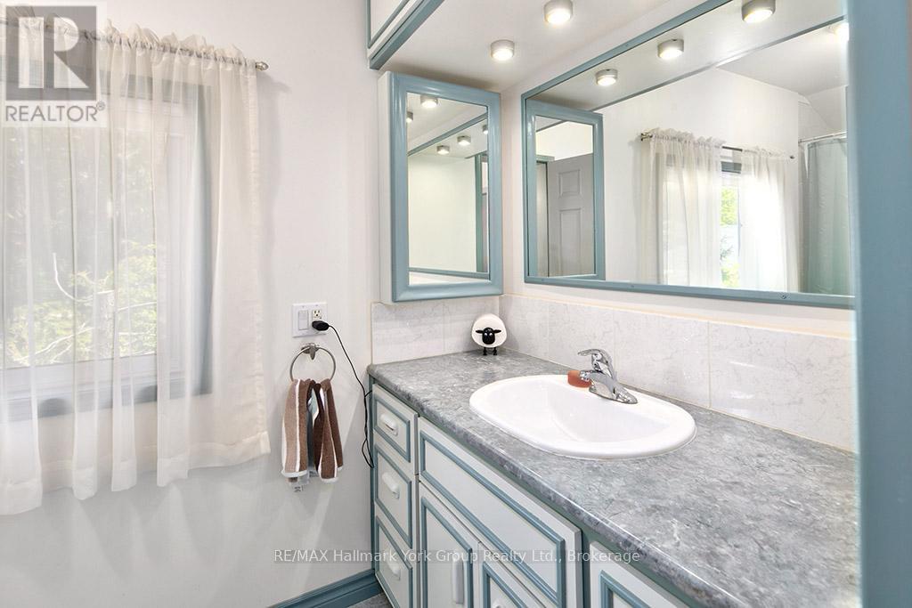 88 GRAY AVENUE - 16