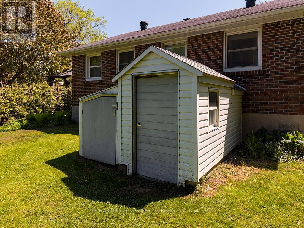 88 GRAY AVENUE - 25