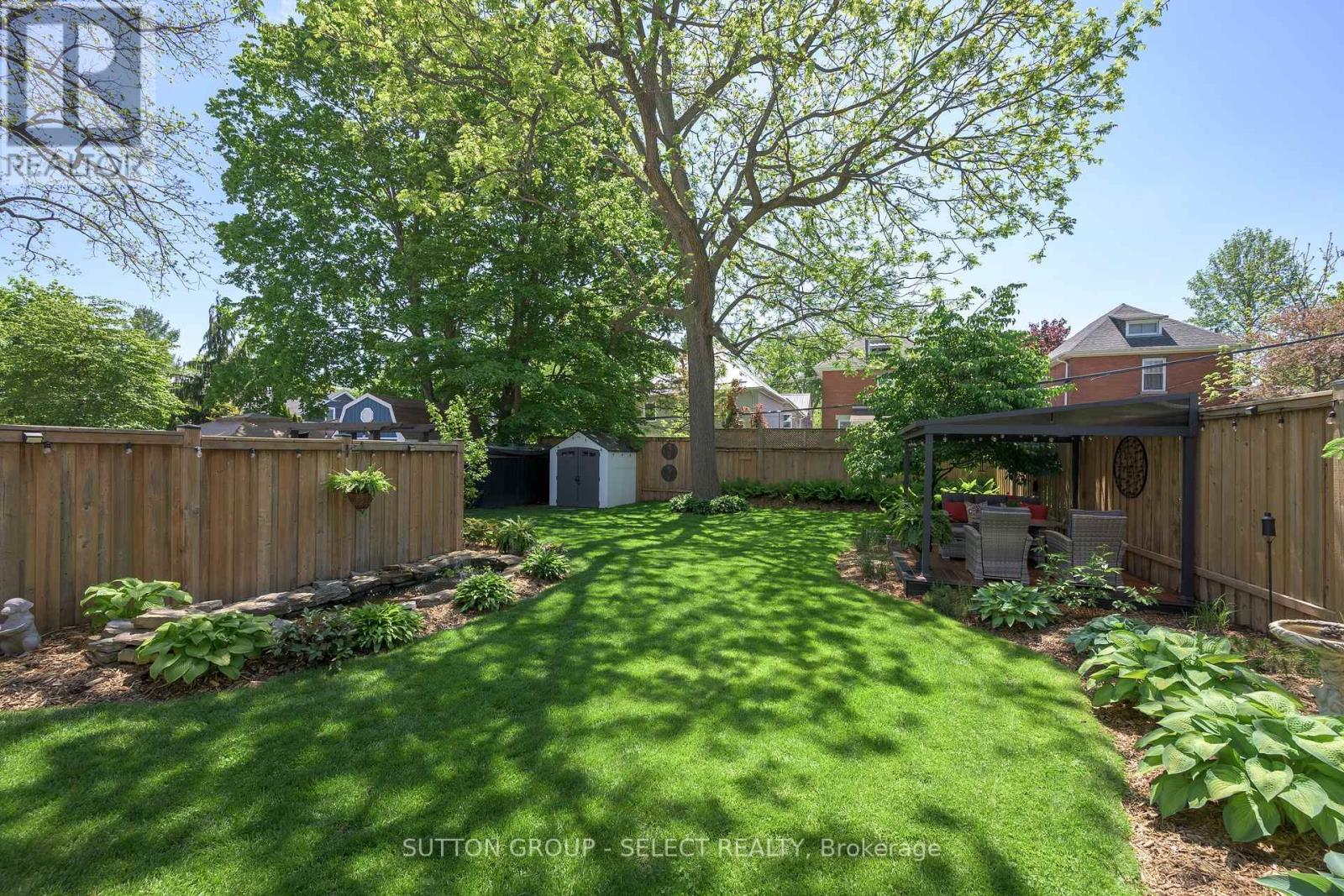 28 WELLINGTON STREET - 39