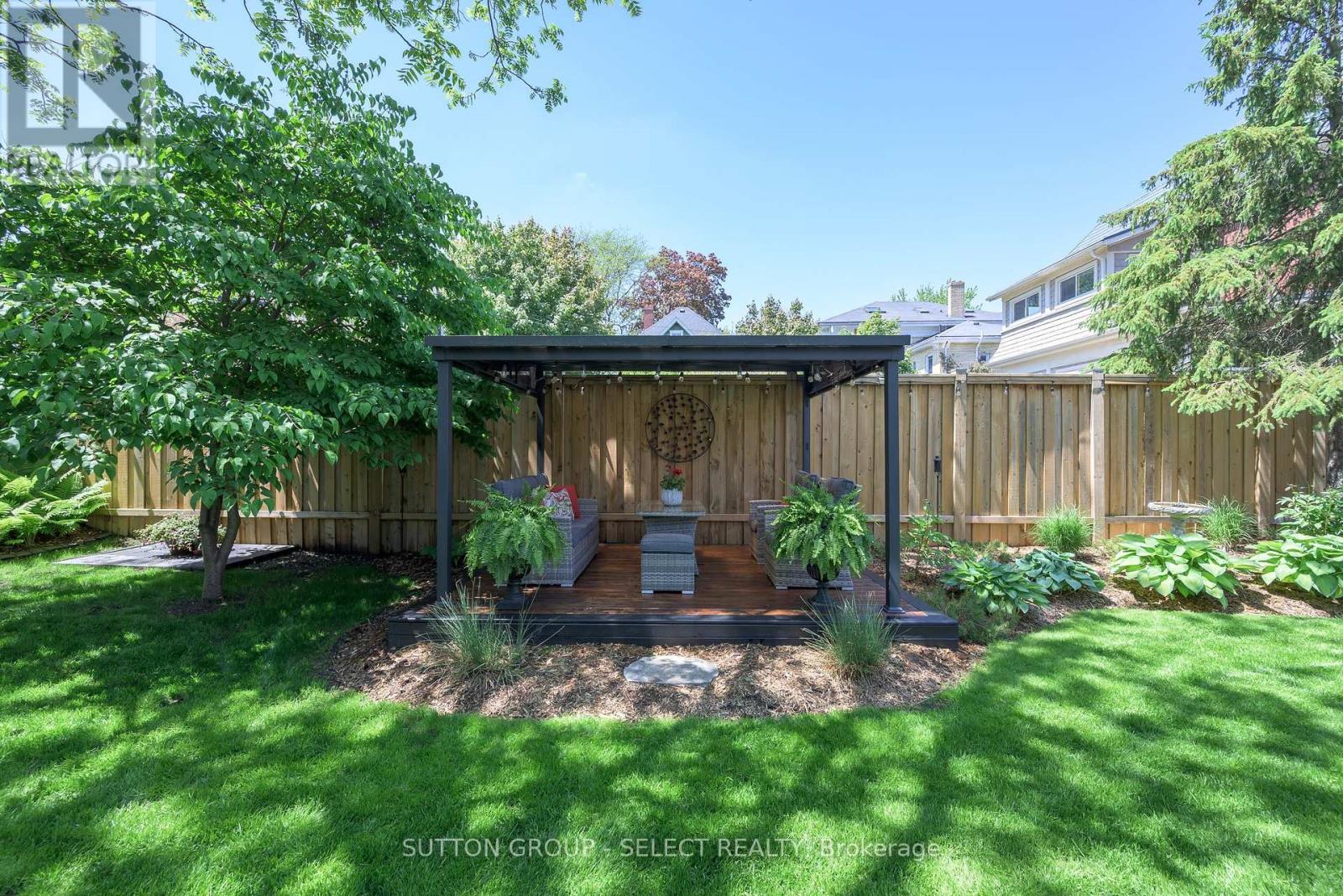 28 WELLINGTON STREET - 43