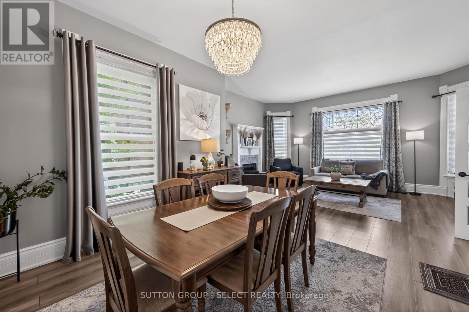 28 WELLINGTON STREET - 6