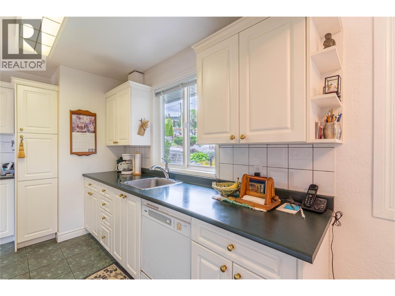 718 FRASER Crescent - 6