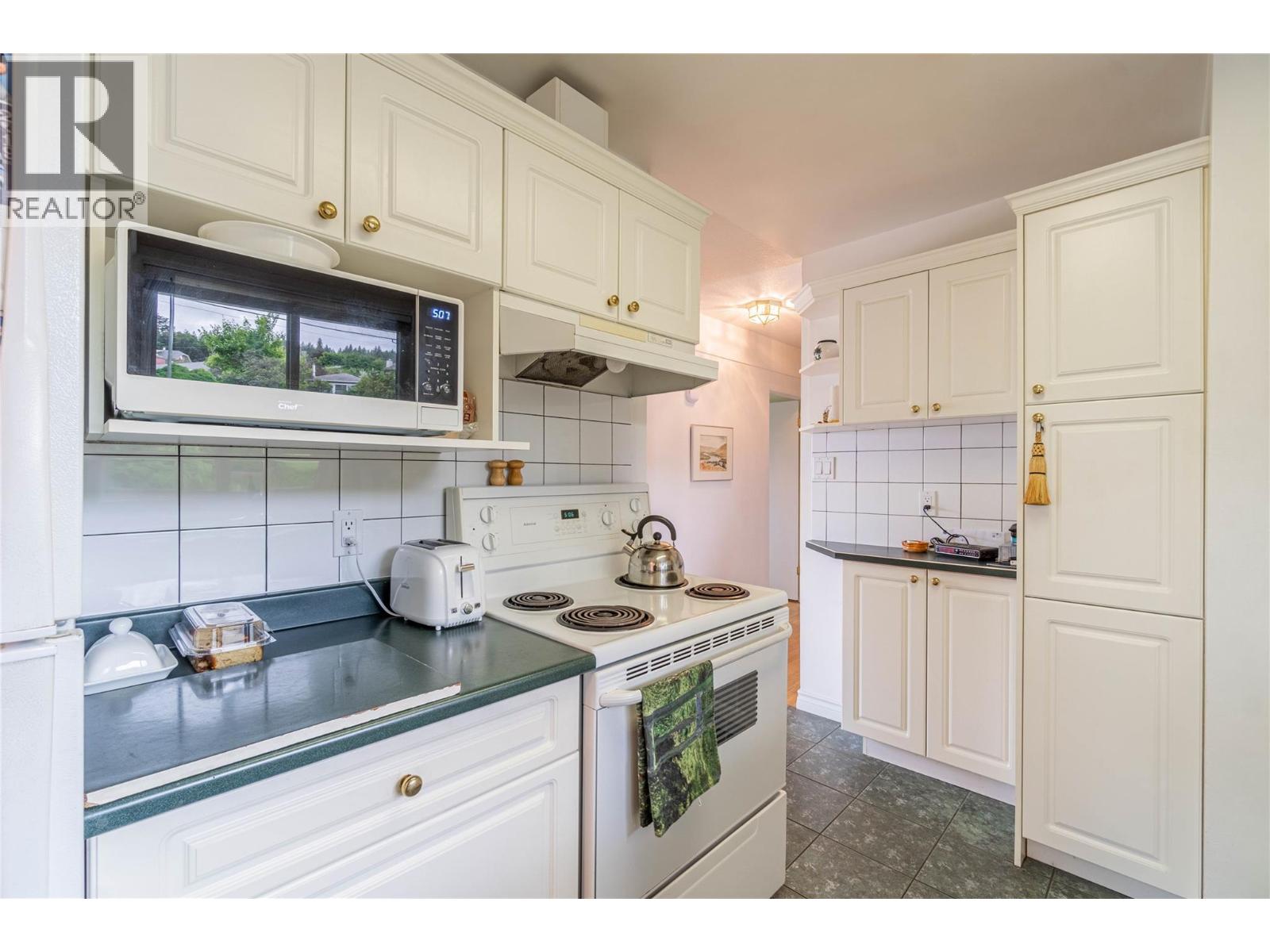 718 FRASER Crescent - 5