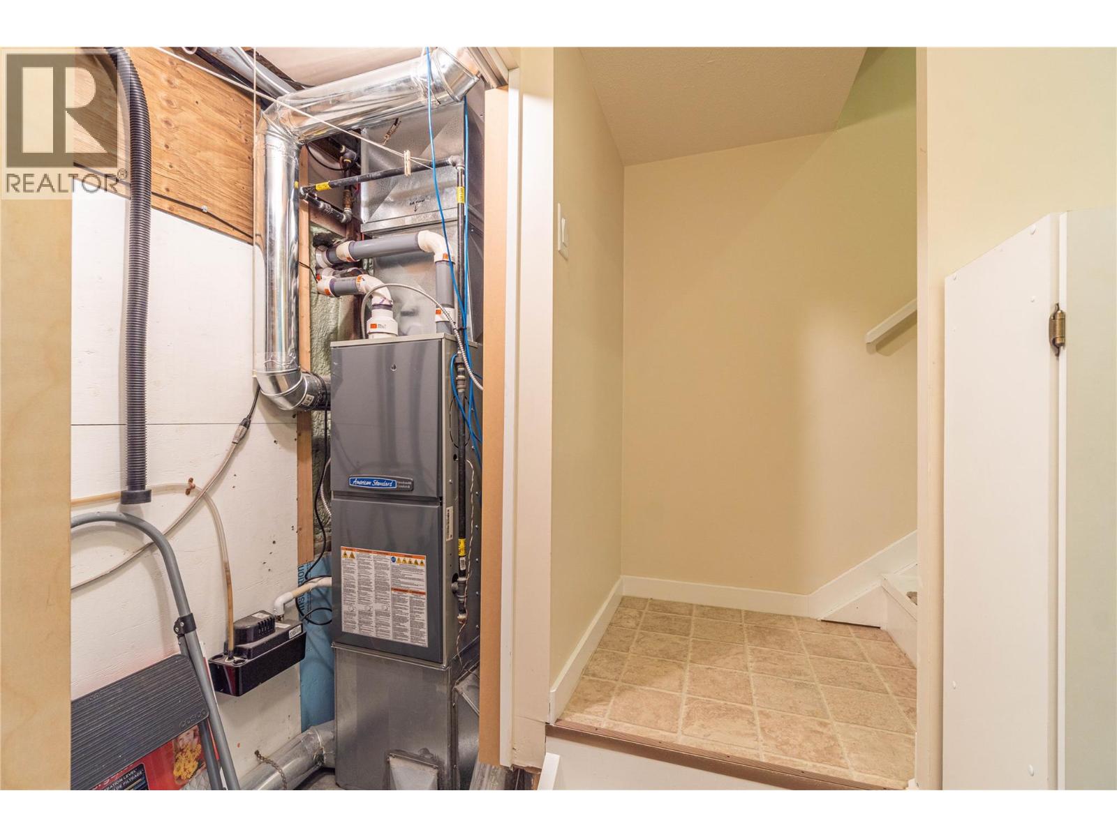 718 FRASER Crescent - 32