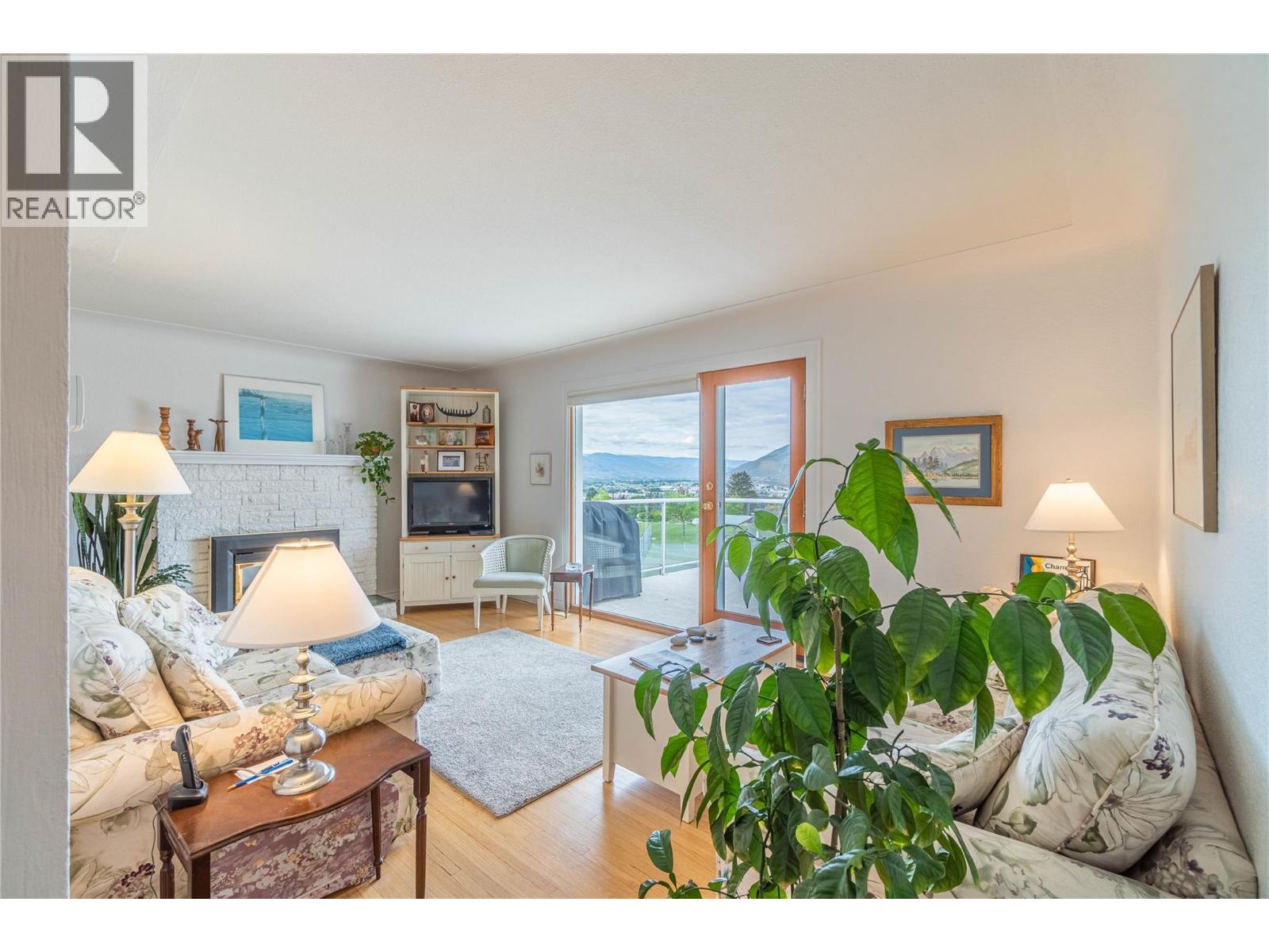 718 FRASER Crescent - Image 3