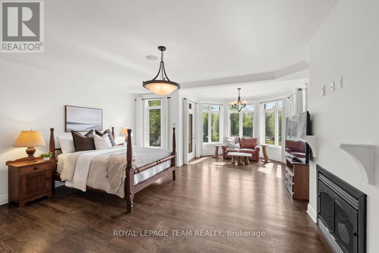 6043 KNIGHTS DRIVE - 21
