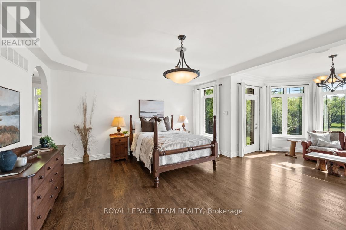 6043 KNIGHTS DRIVE - 22