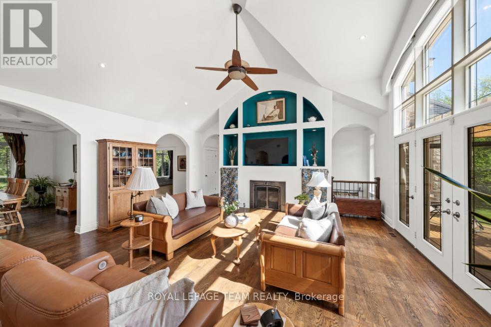 6043 KNIGHTS DRIVE - 6