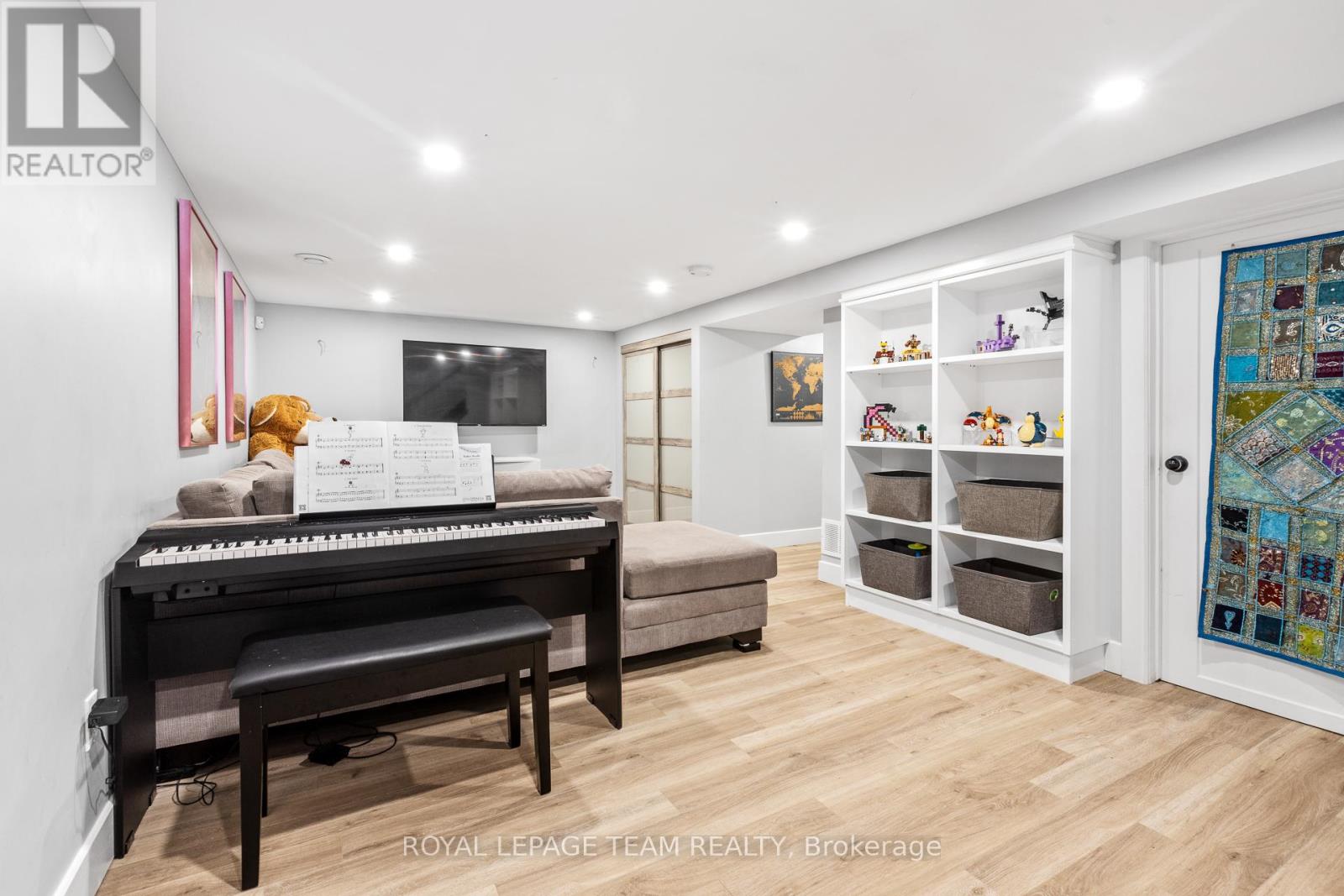87 HELENA STREET - 32