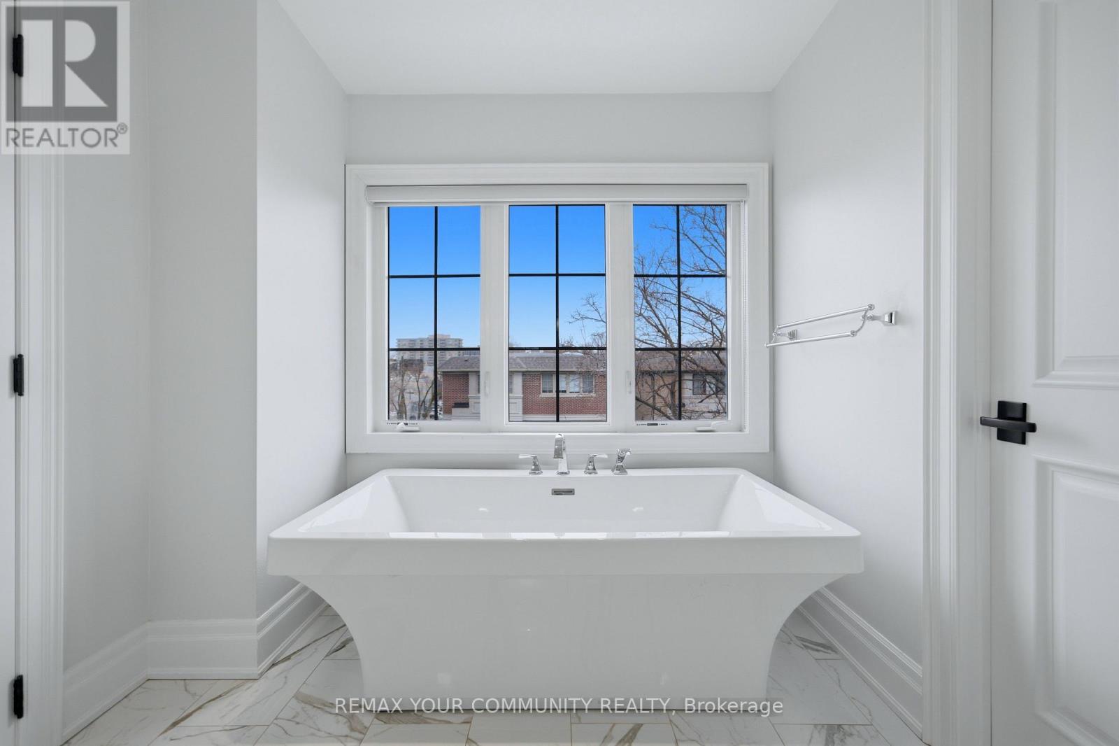 116 FRONTENAC AVENUE - 26
