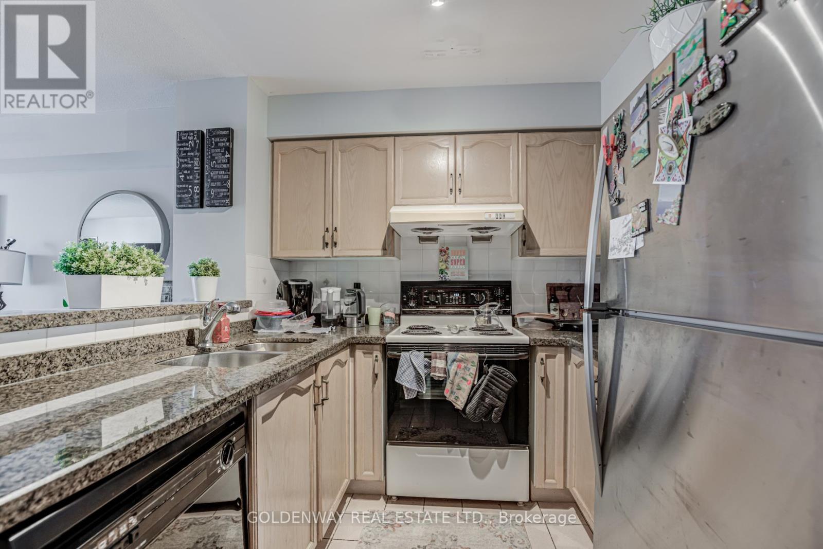 #402 18 PEMBERTON AVENUE - 14