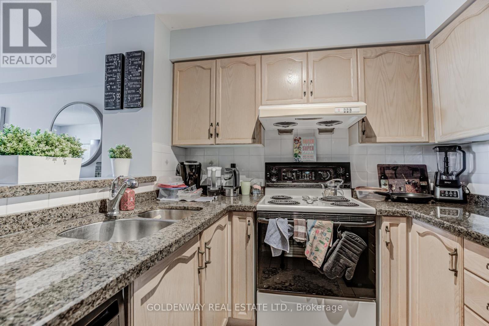 #402 18 PEMBERTON AVENUE - 15