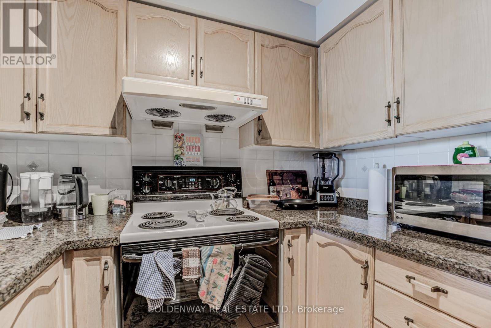 #402 18 PEMBERTON AVENUE - 16