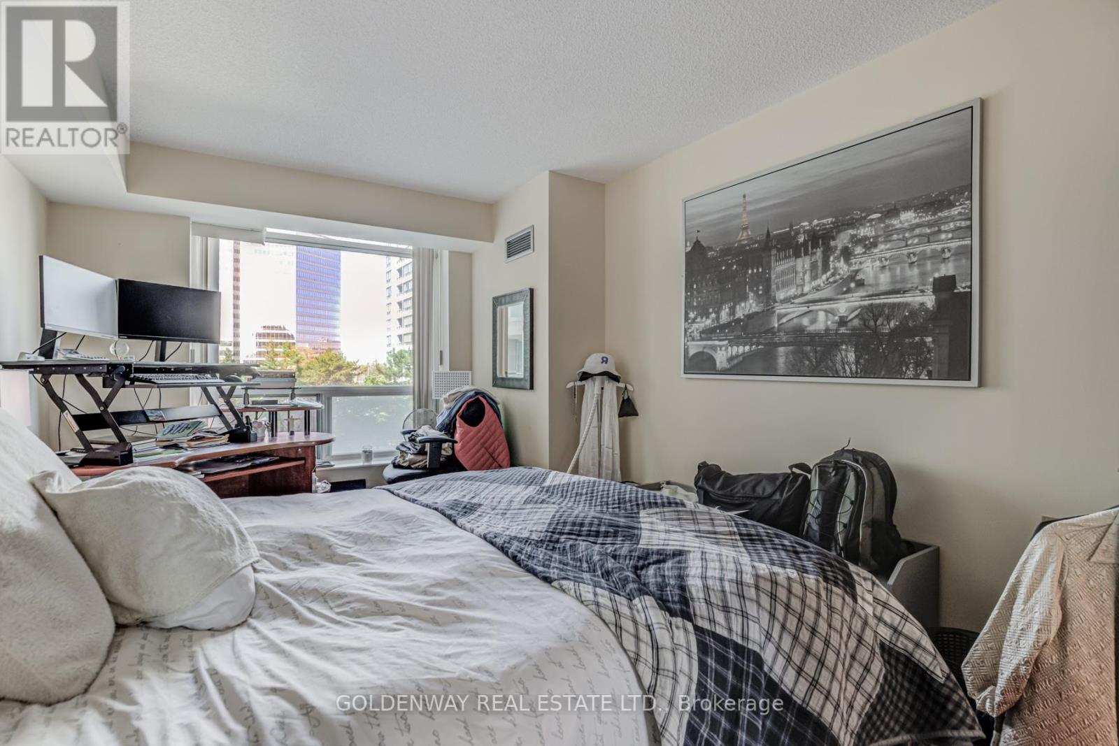 #402 18 PEMBERTON AVENUE - 20