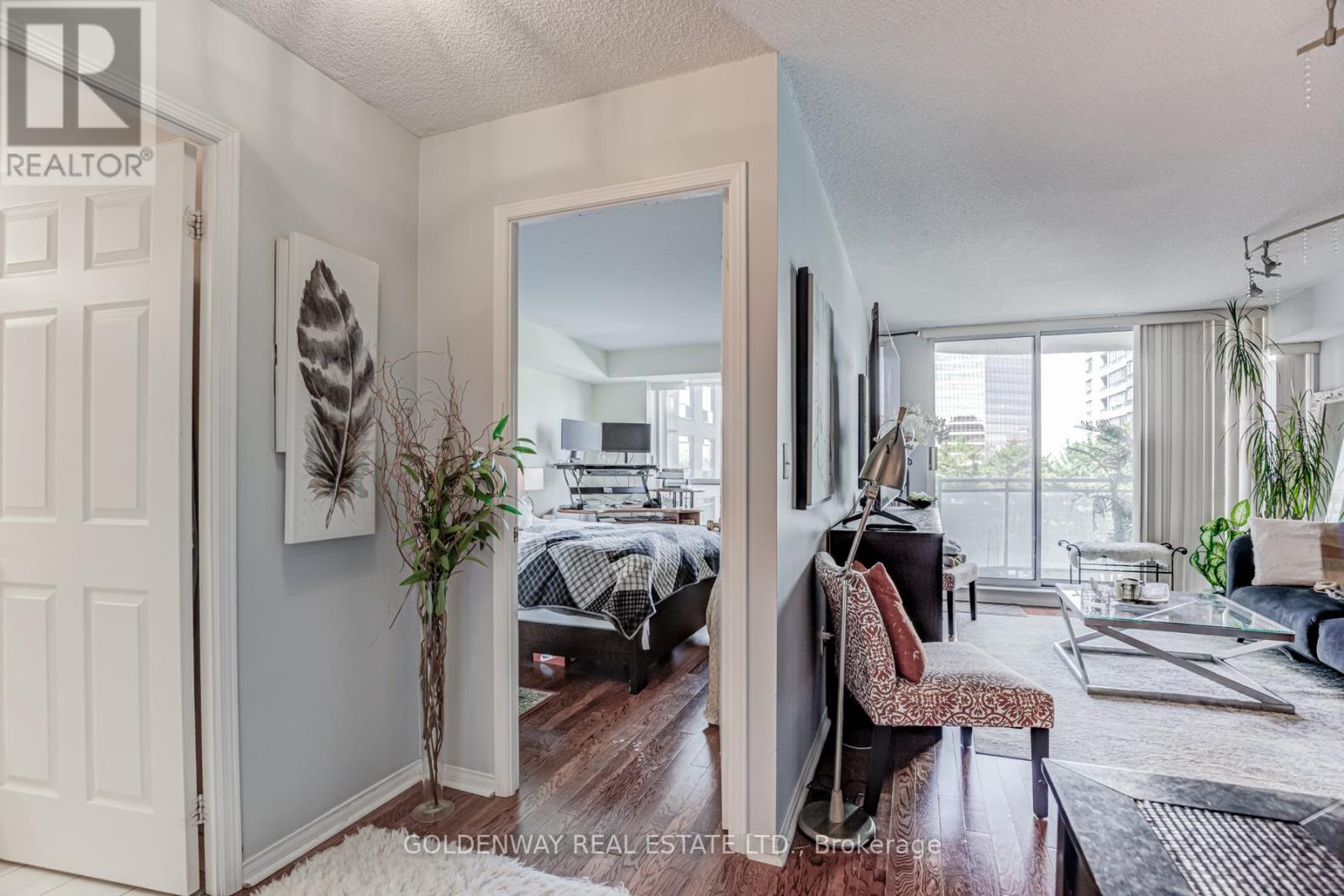#402 18 PEMBERTON AVENUE - 5