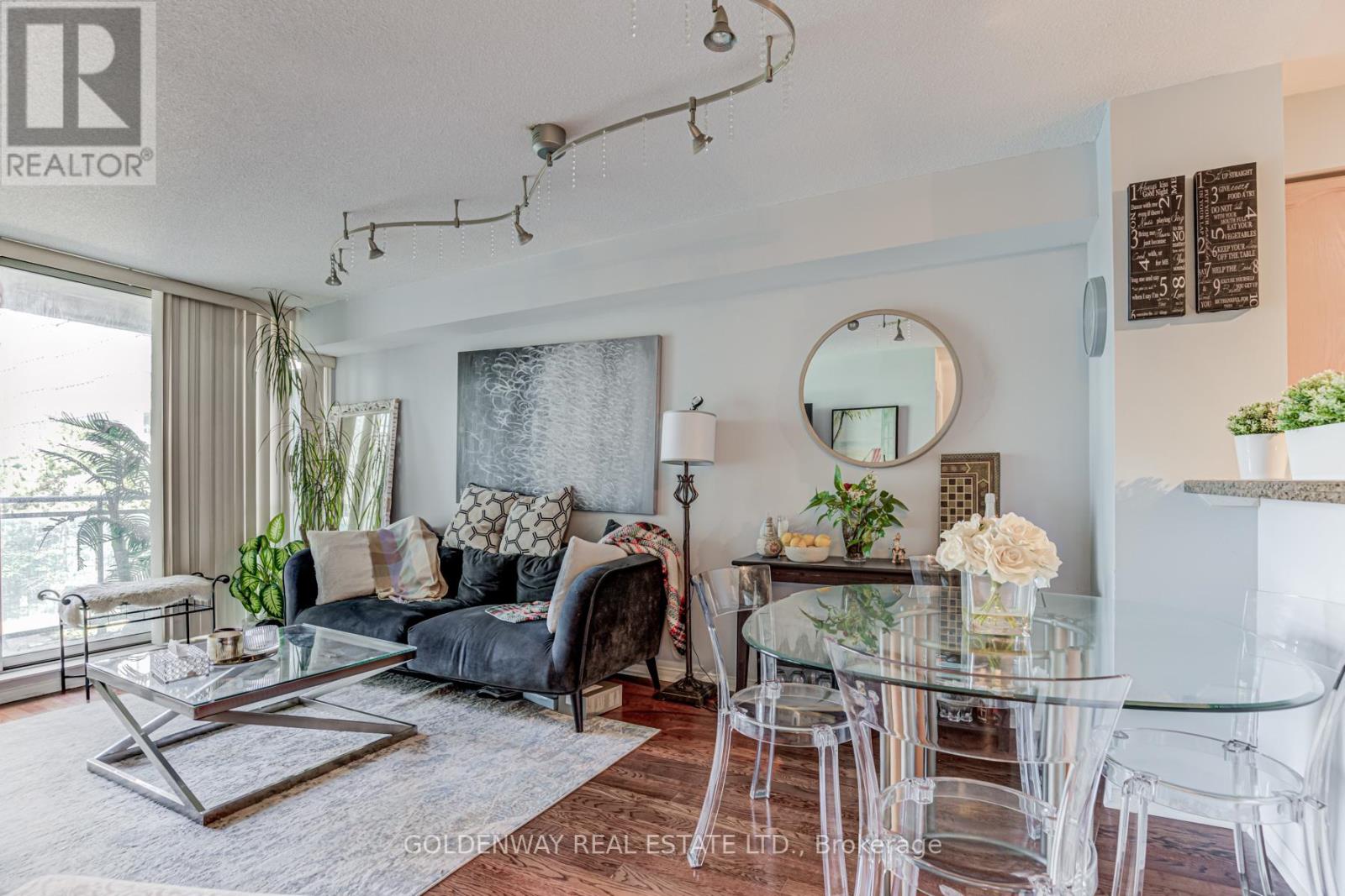 #402 18 PEMBERTON AVENUE - 7