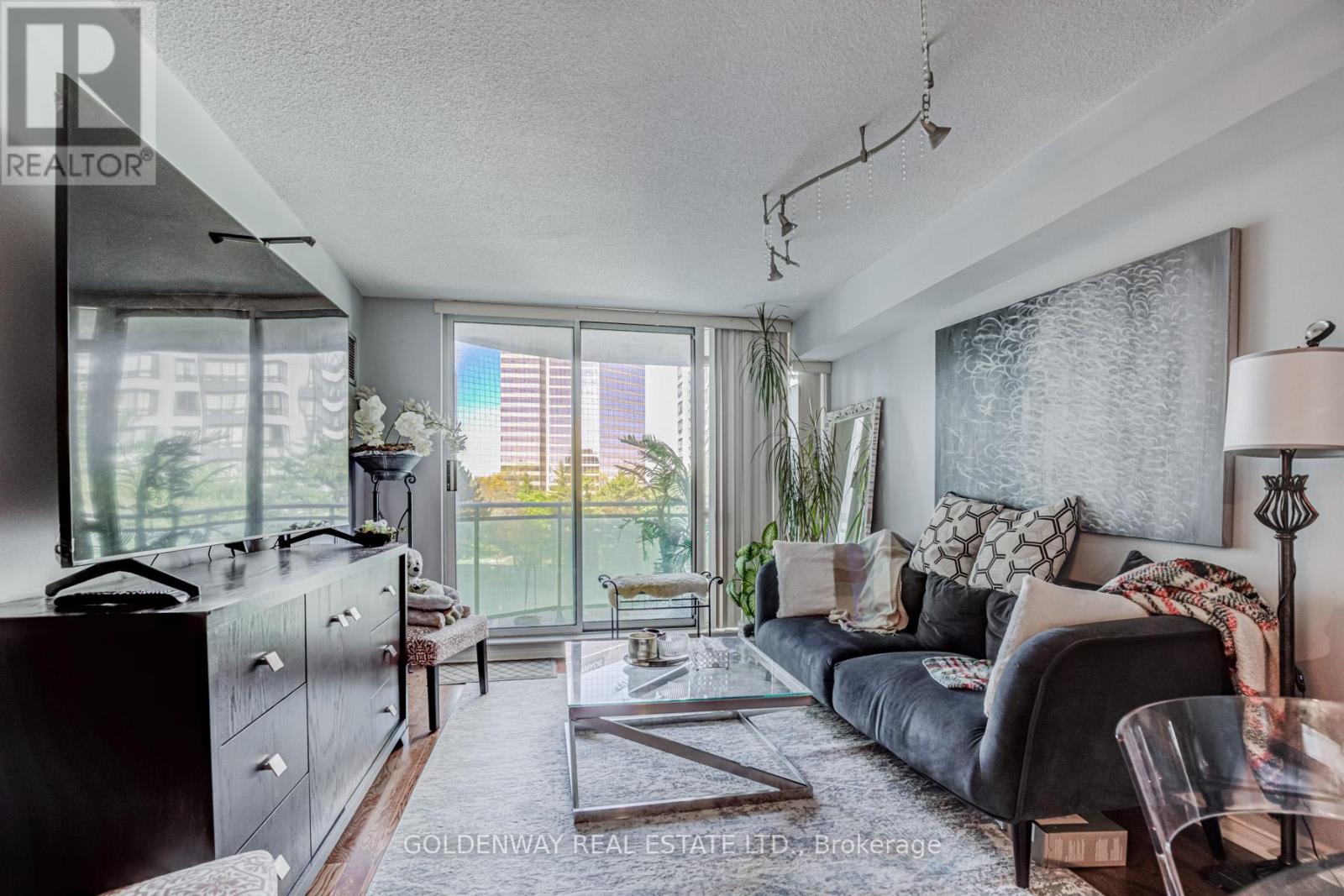 #402 18 PEMBERTON AVENUE - 8