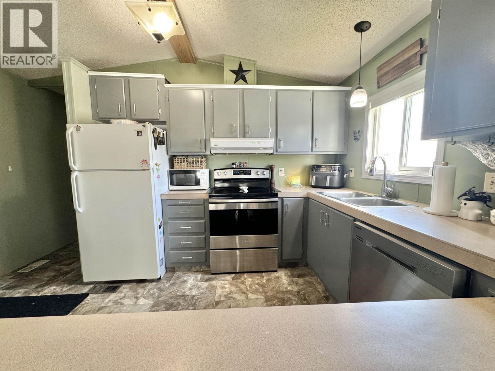 #83 770 N ELEVENTH AVENUE - 6