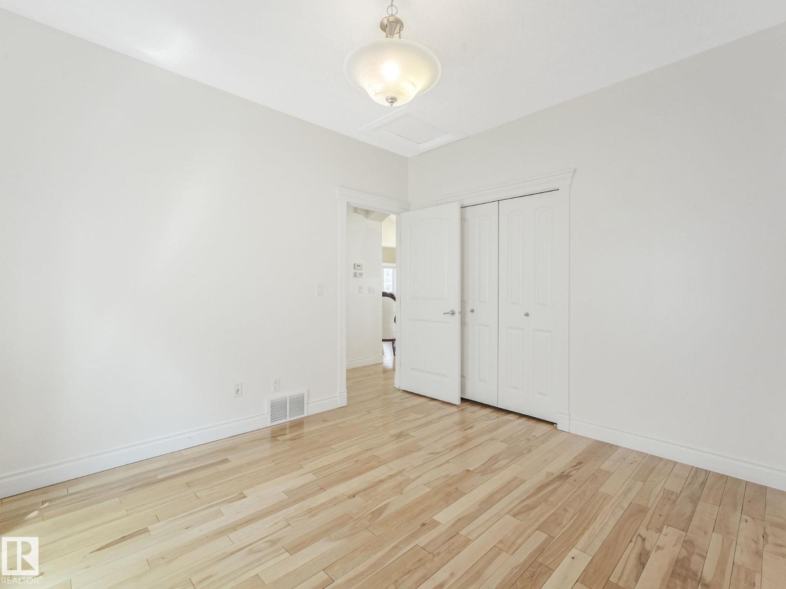 7504 161A AV NW - 37