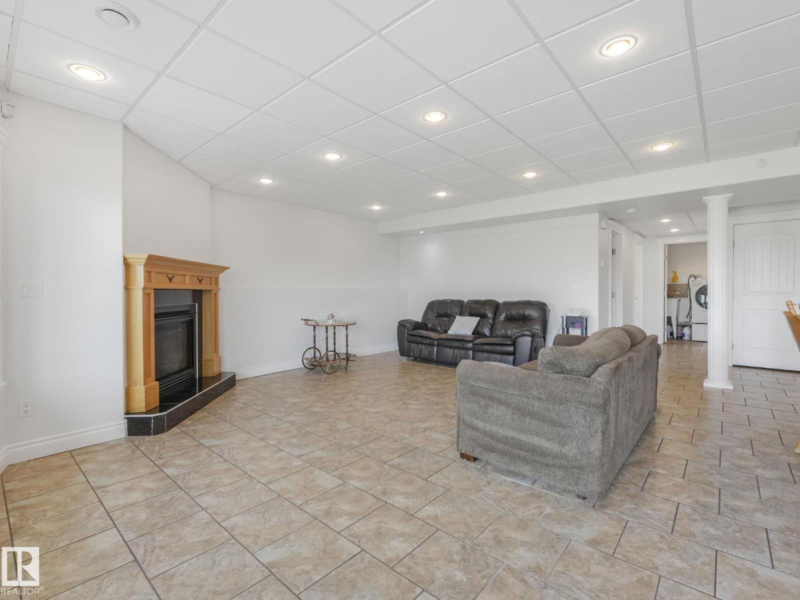 7504 161A AV NW - 41