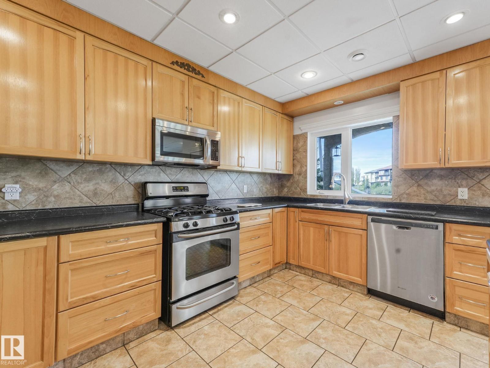 7504 161A AV NW - 44