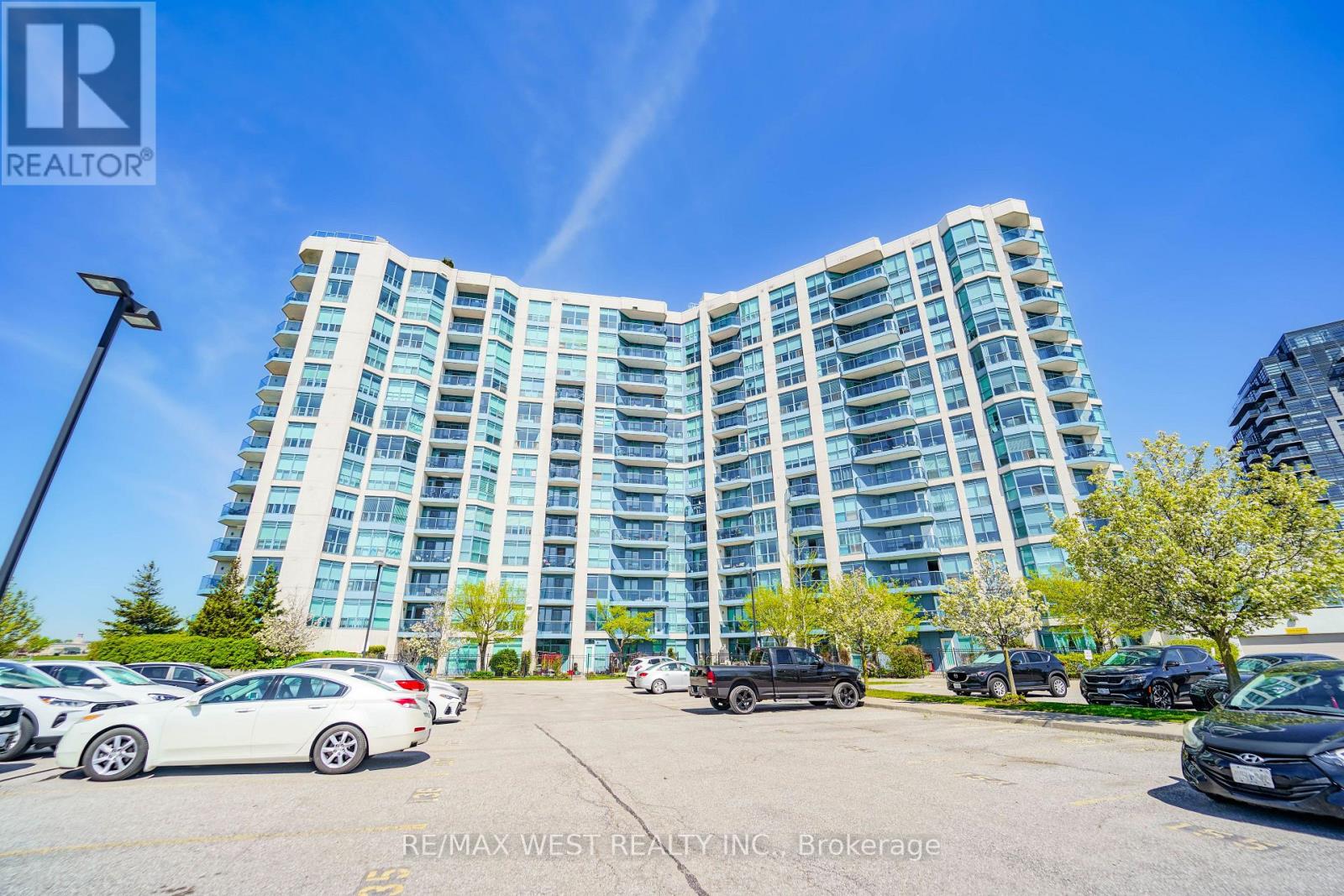 #216 340 WATSON STREET W - 1