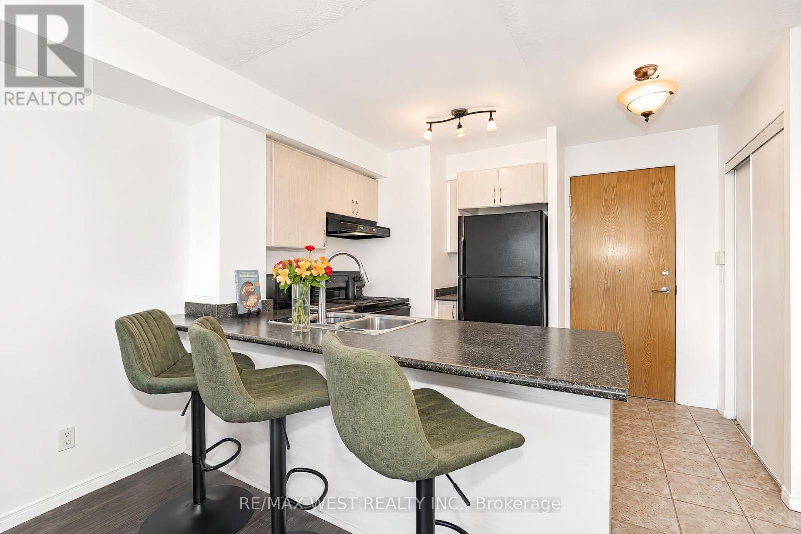 #216 340 WATSON STREET W - Image 2