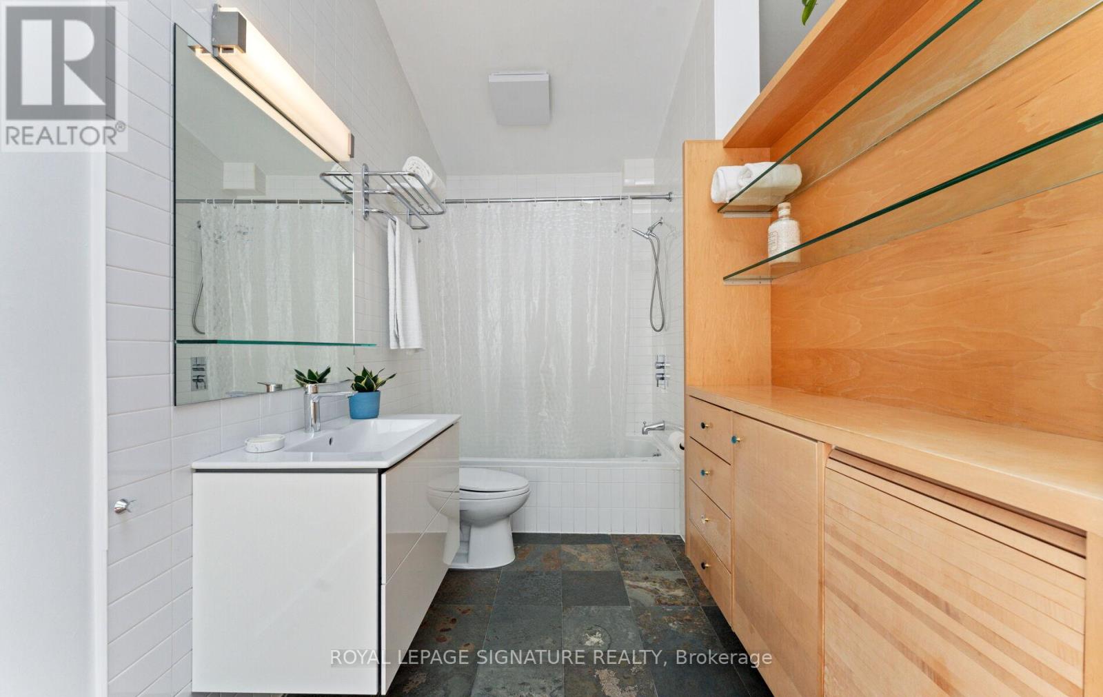 #7 692 ST. CLARENS AVENUE - 30
