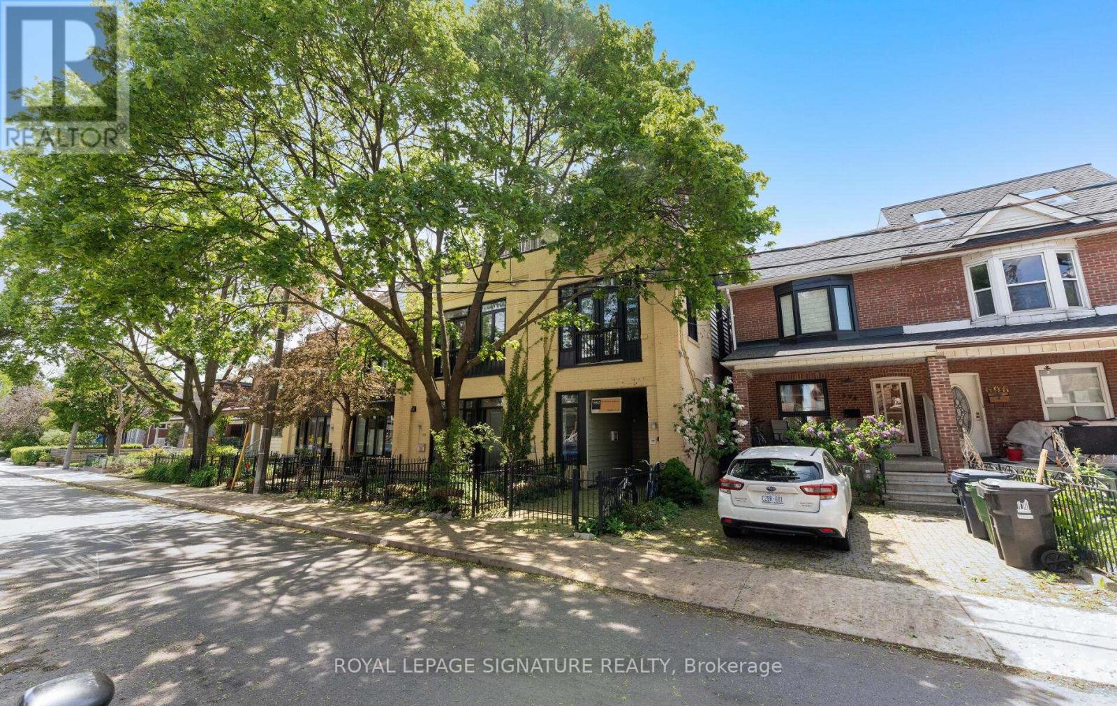 #7 692 ST. CLARENS AVENUE - 37