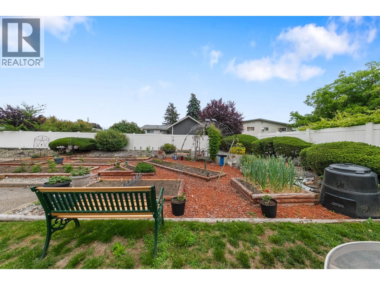 #12 215 Taylor Road - 35