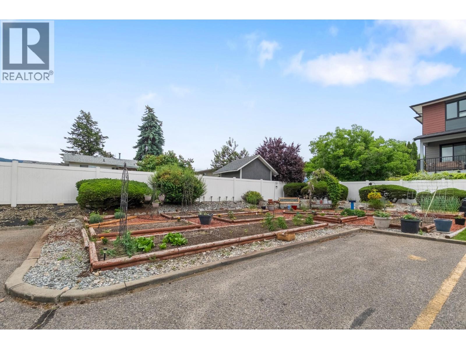 #12 215 Taylor Road - 36