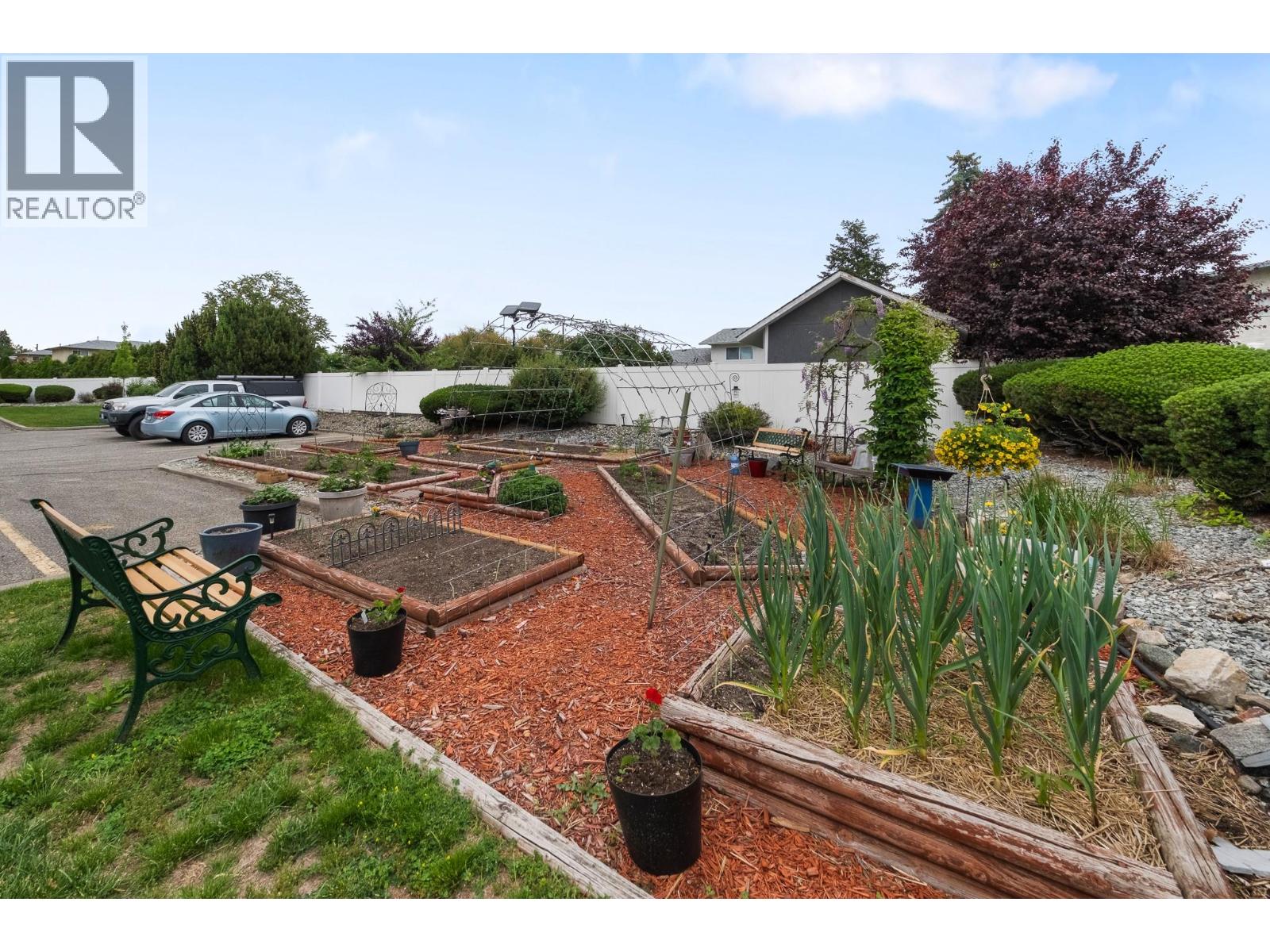 #12 215 Taylor Road - 37