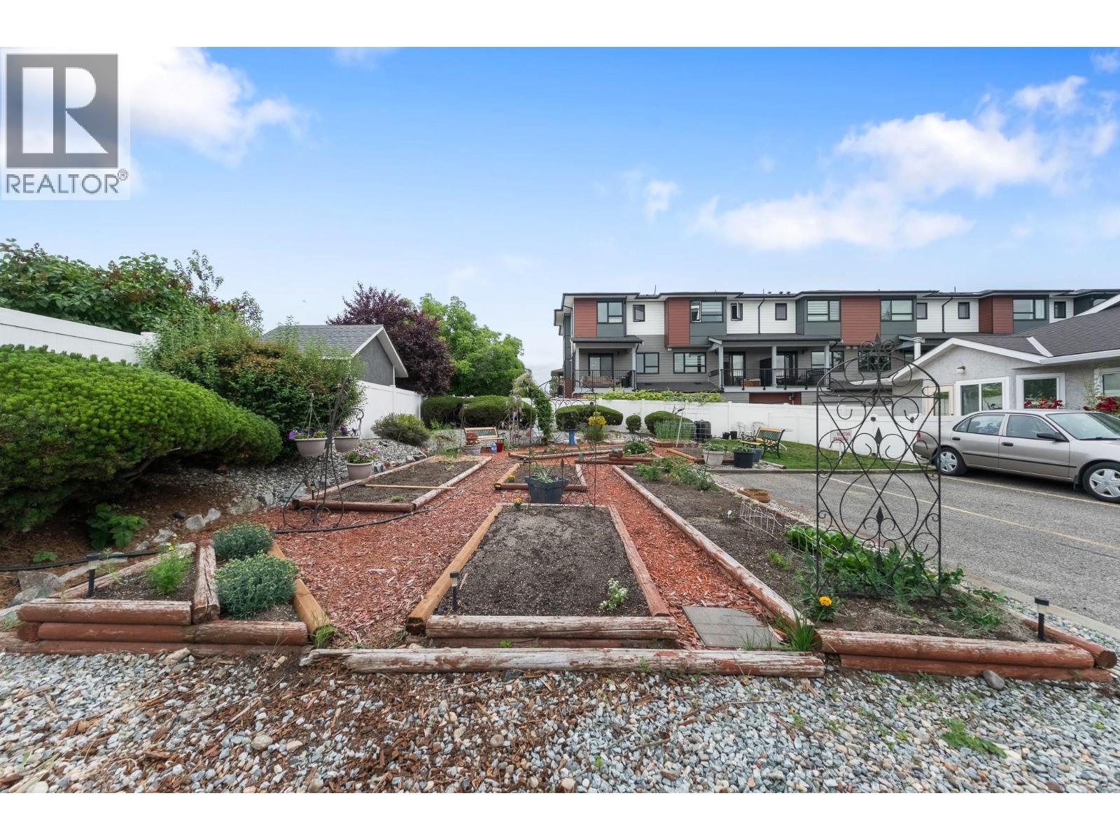 #12 215 Taylor Road - 38