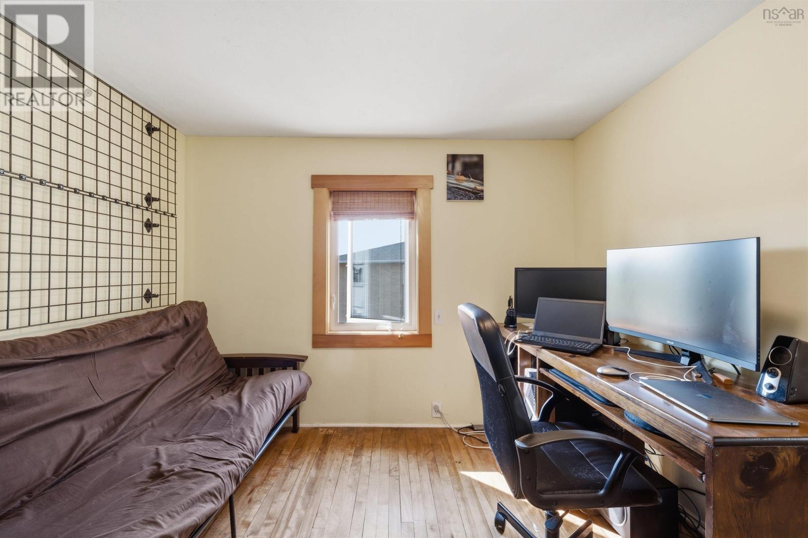 9 McFatridge Road - 32
