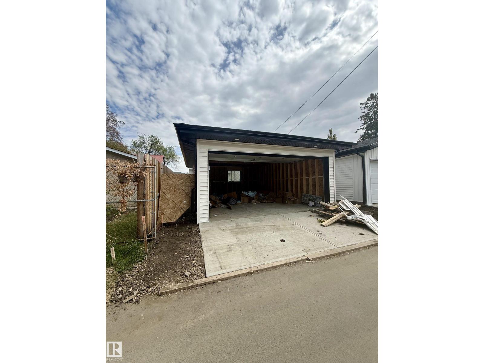 9624 86 ST NW - 68