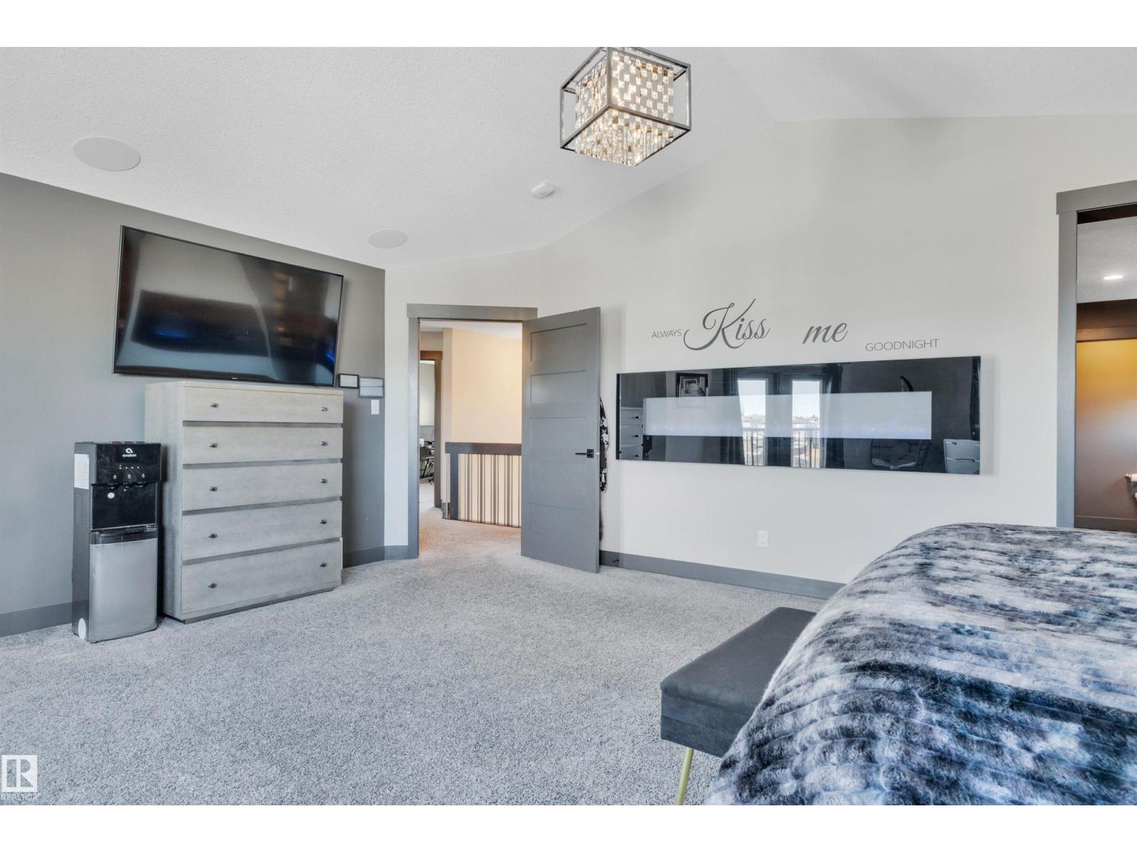 136 KIRPATRICK CR - 32